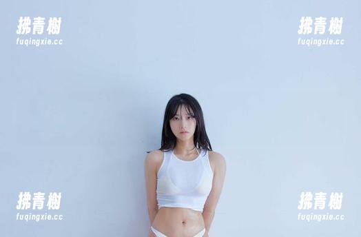 Myung Ah 偷得浮生半日闲,Myung Ah浴衣泳池中,免费资源波动着,像一阵不安的风。